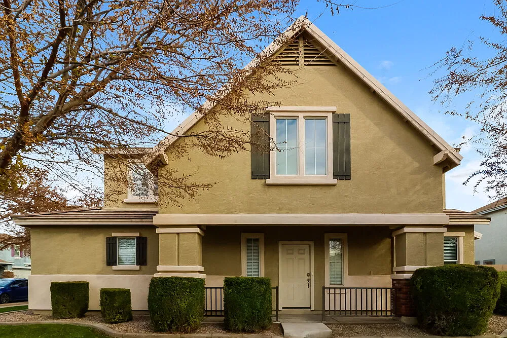 3 bed, 2.5 bath, 2091 sqft, $2,190 — Photo 1