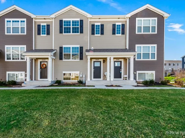 2443 Bella Dr, Pingree Grove, IL 60140