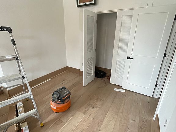 5th image of 4923 Warrington Ave #1