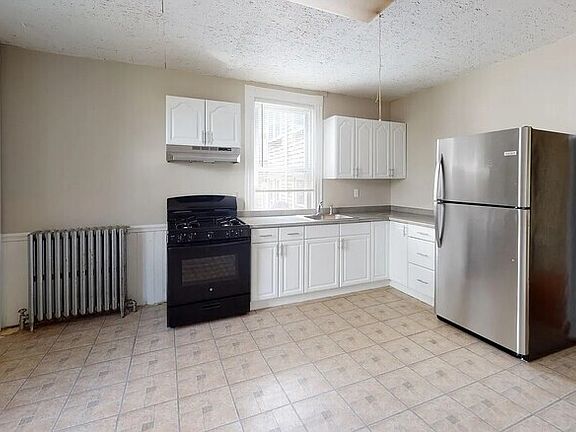 4th image of 244 Cypress St #1