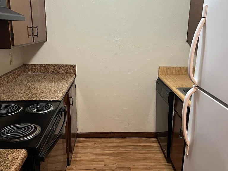 385 Belmont Rd #B — Photo 3