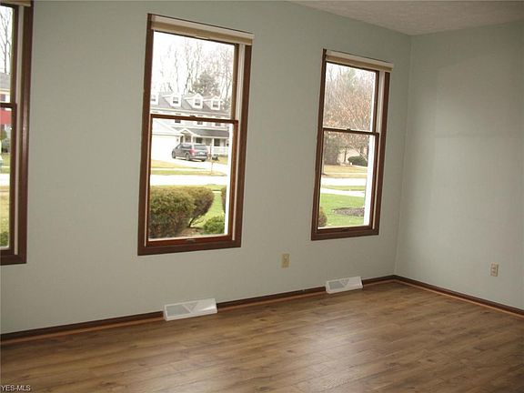 2nd image of 28779 Brockway Dr