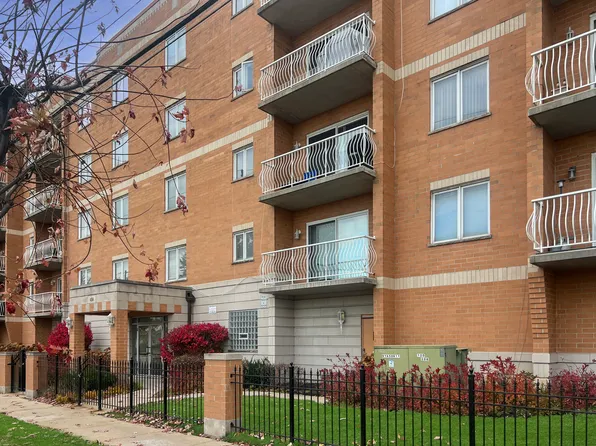 4534 N Cumberland Ave Unit 101, Chicago, IL 60656