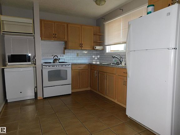 4th image of 213 Habitat Cres NW