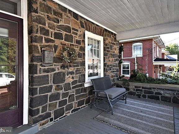 5th image of 32 Franklin Ave