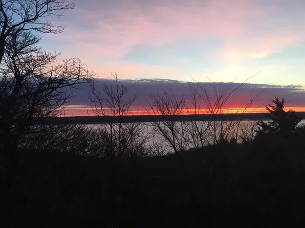 3225 Oak Shores Cir, Manhattan, KS 66503