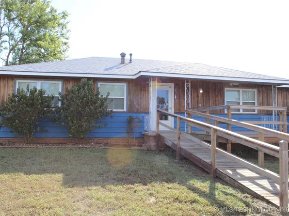 810 E 9th St, Claremore, OK 74017