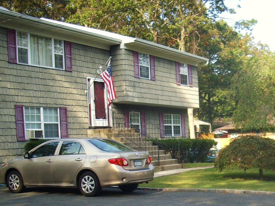 1st image of 435 Michigan St