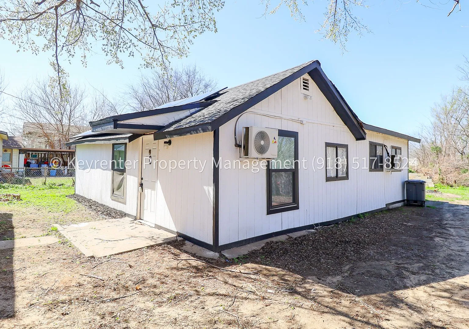 732 N Victor Ave — Photo 1
