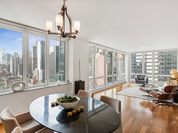 250 East 53rd Street image 1 of 18