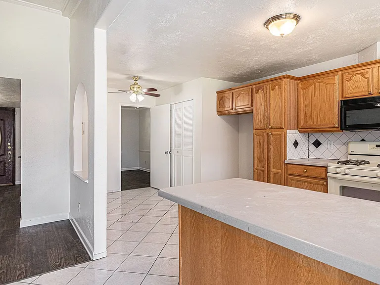 1814 Addington Dr — Photo 10