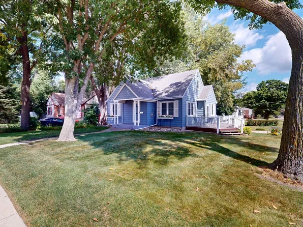 1102 Bridge Ave, Albert Lea, MN 56007