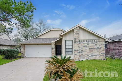 7811 Bluff Trail Dr Photo 1