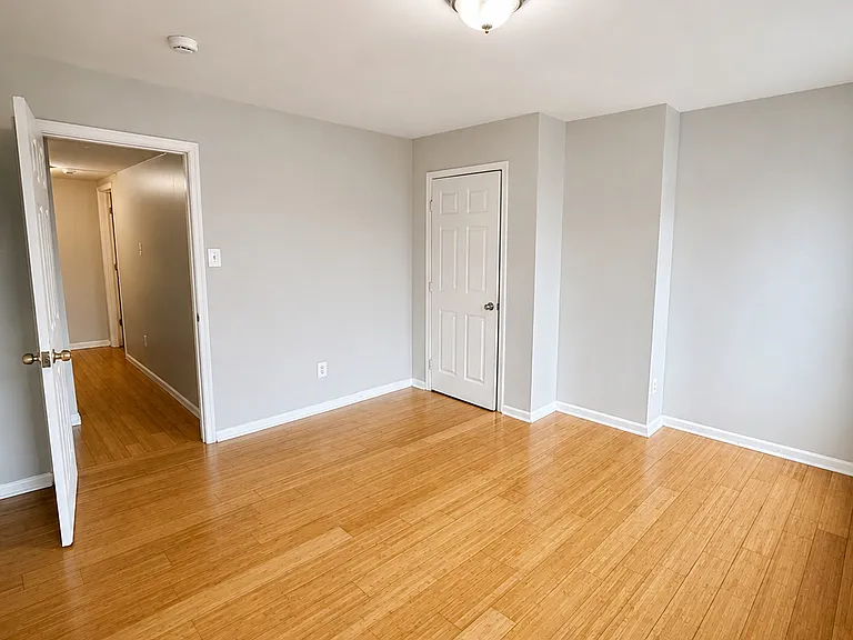 2033 W Oxford St — Photo 19