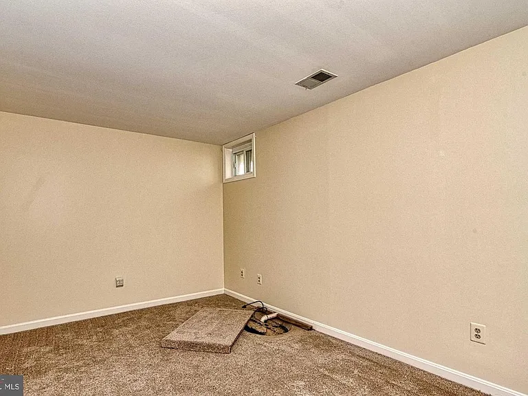 2205 Cedar Mill Ct — Photo 44