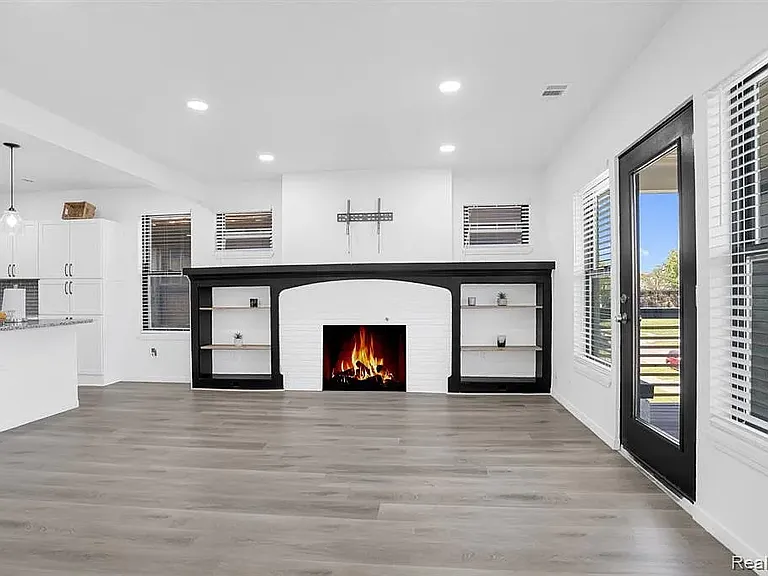 2639 Monterey St — Photo 5