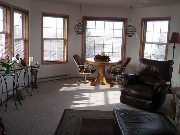 5th image of 1038 Turnpike Ave