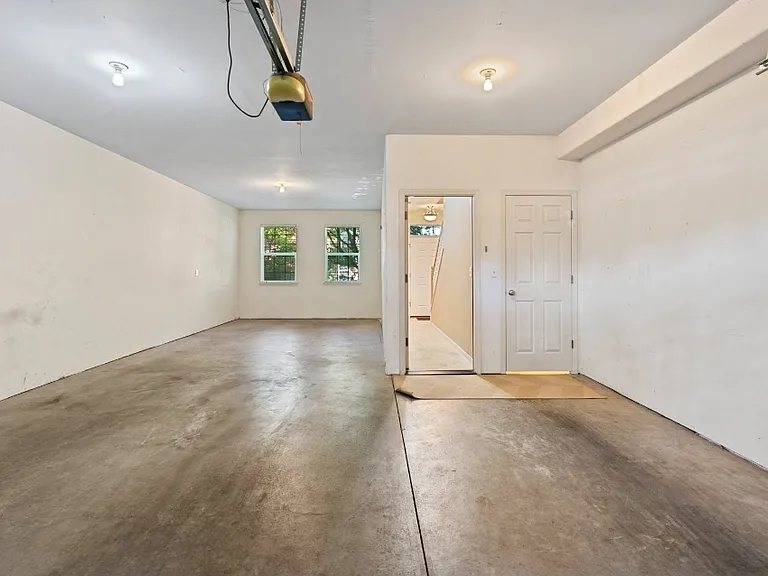 816 NE Caden Ave — Photo 4