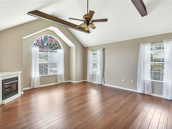 4th image of 2429 Annandale Dr