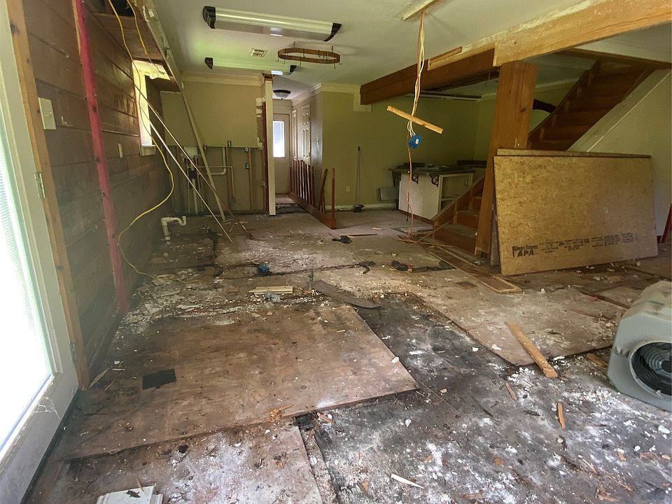 7th image of 140 Bellview Rd