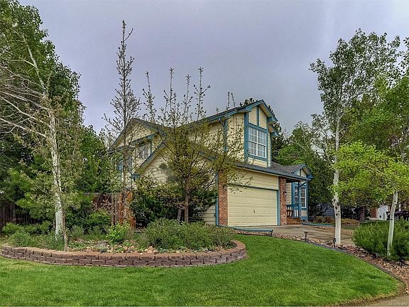 Corner lot with much privacy