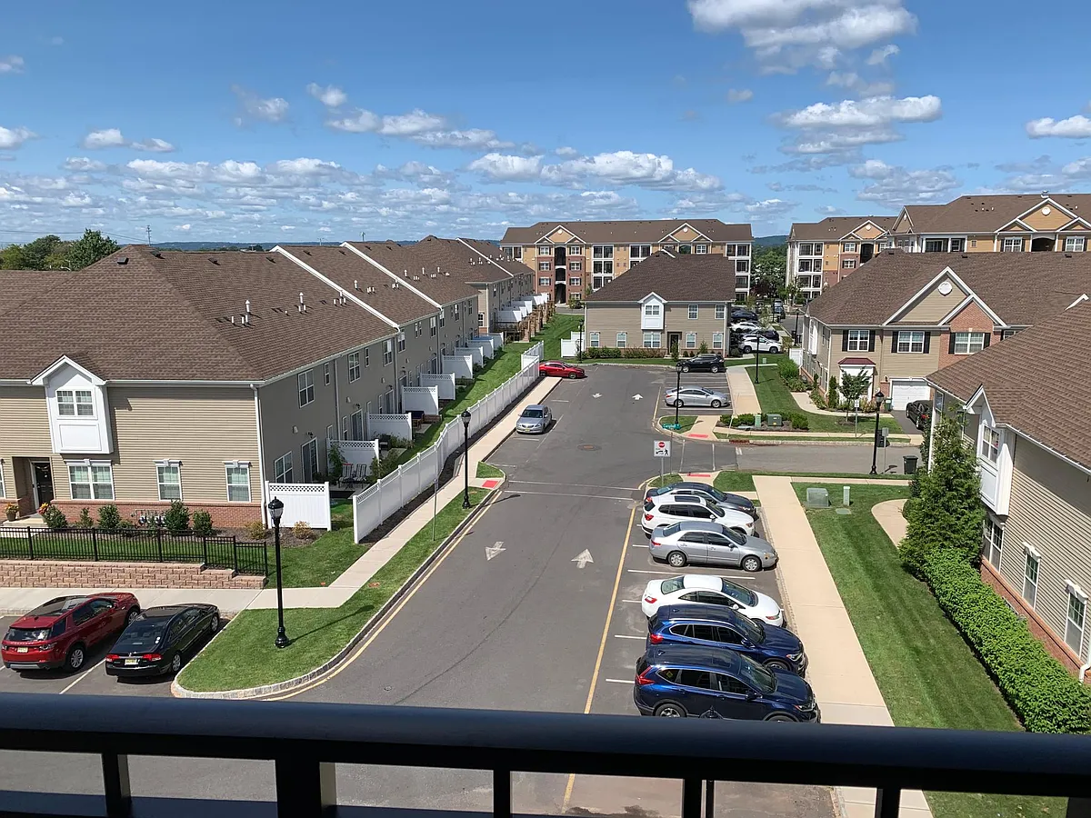 balcony - 943 Campbell St