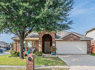 203 Travis Ln, Lavon, TX 75166