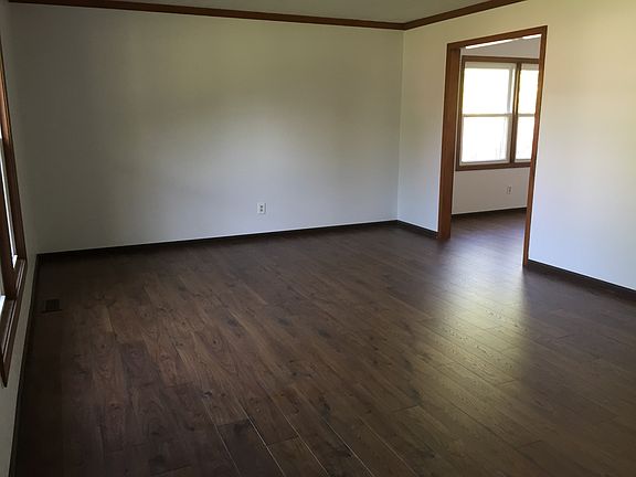 Formal Liv.-new floor/paint!