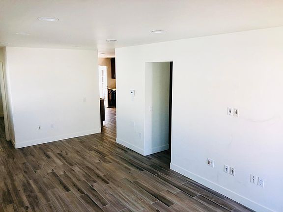 5th image of 958 Eucalyptus Dr