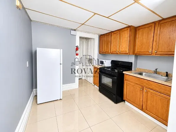 266 1/2 Garside St, Newark, NJ