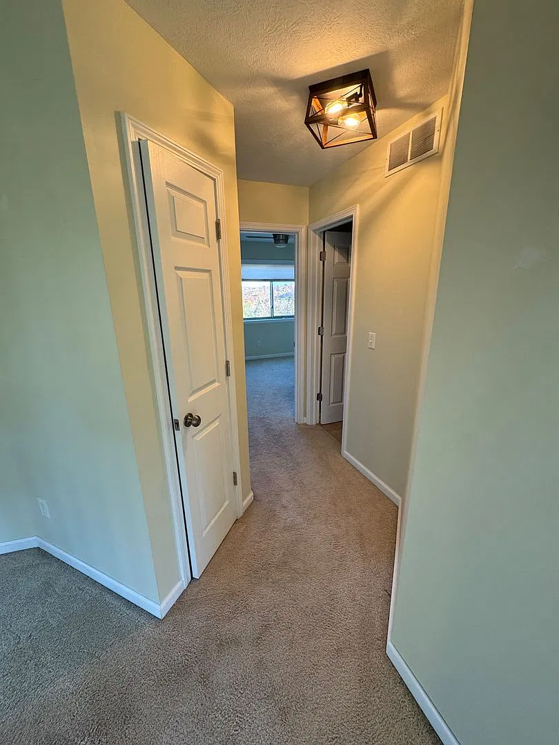 3 Bedroom Executive Townhome Chippewa Twp — Photo 2