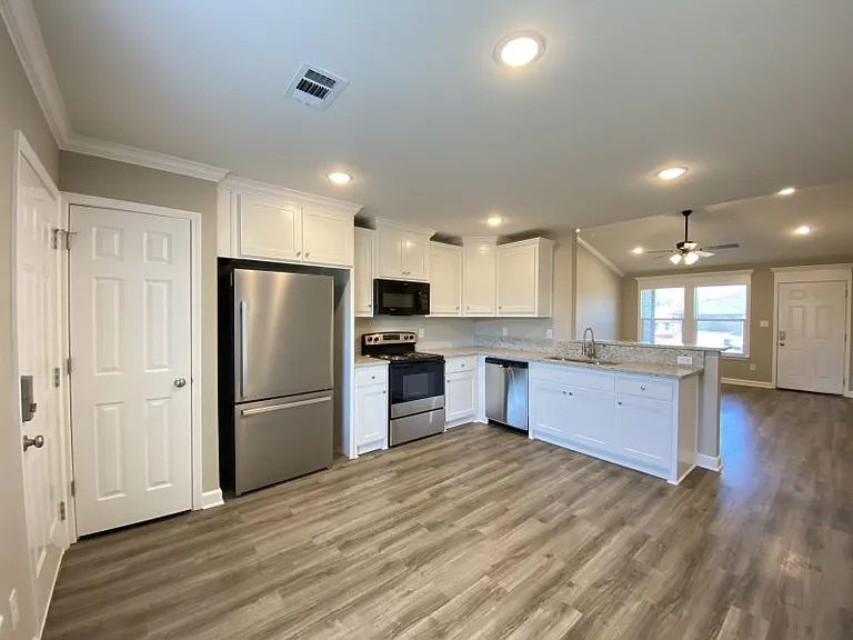 627 Timberline Rd — Photo 4