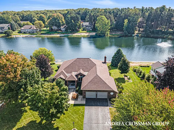 83 Bay Circle Dr, Holland, MI 49424