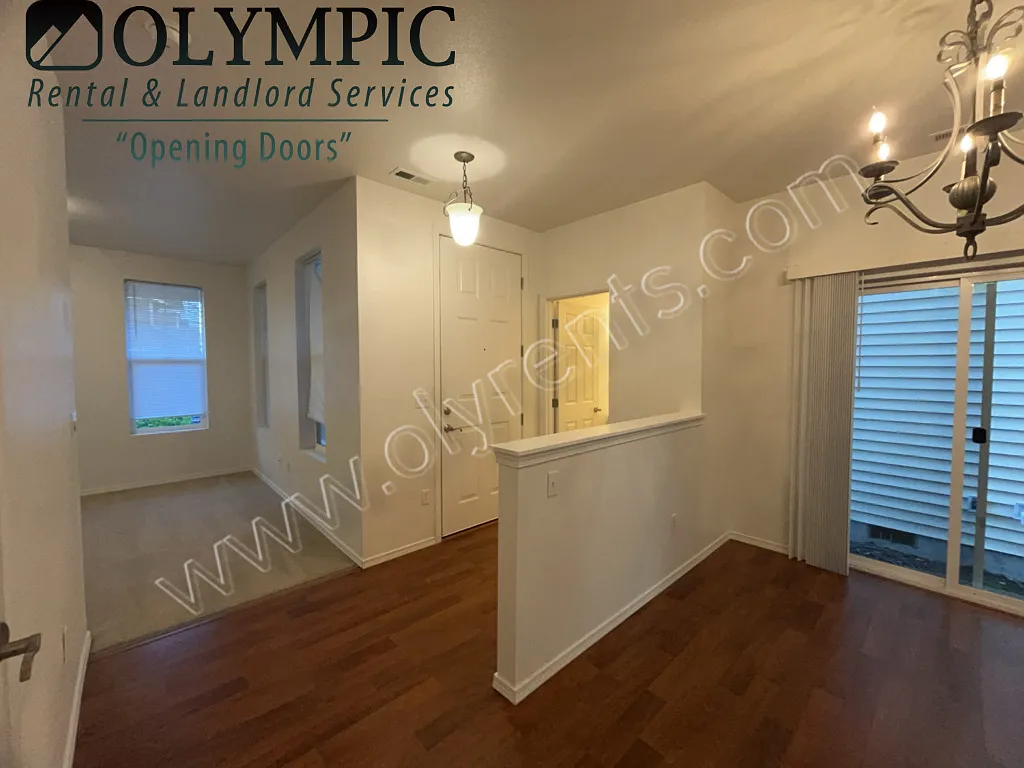 3 bedroom 2.5 bath in Hawks Prairie w/ bonus room — Photo 3