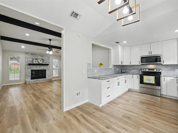 633 S Waxahachie St, Mansfield, TX 76063