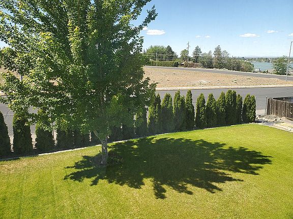 2nd image of 121 E Marquis Ave