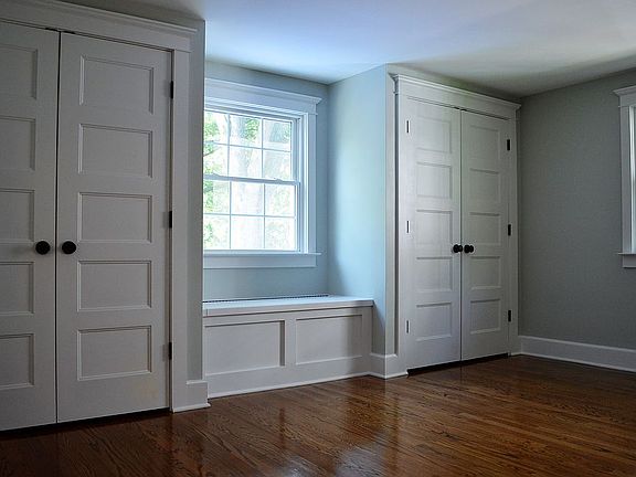 His & Her closet w/bench sto