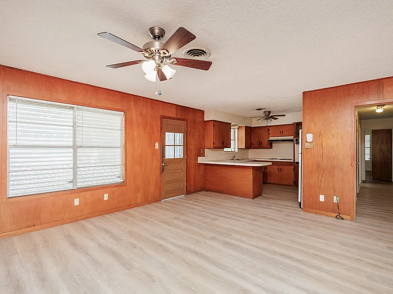 1137 Bradshaw Dr — Photo 17