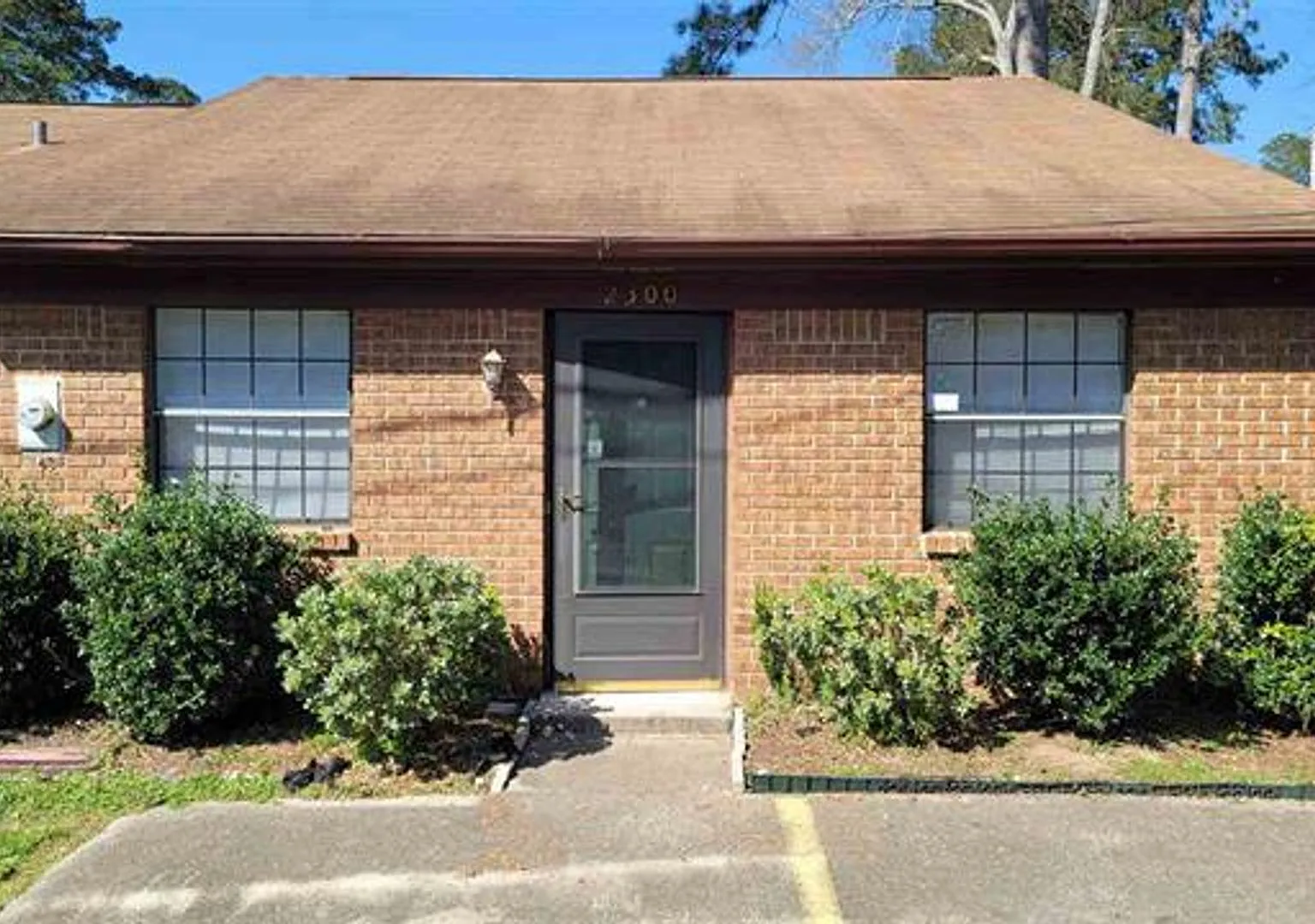 Cute 2 bedroom 1.5 bath townhome — Photo 1