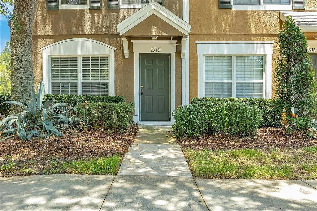 2 bed, 2.5 bath, 1184 sqft, $1,700 — Photo 3