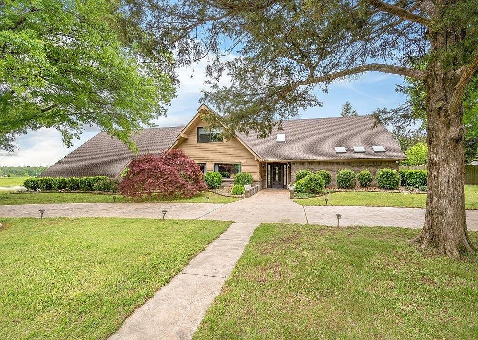 1st image of 4501 W Centre Ct