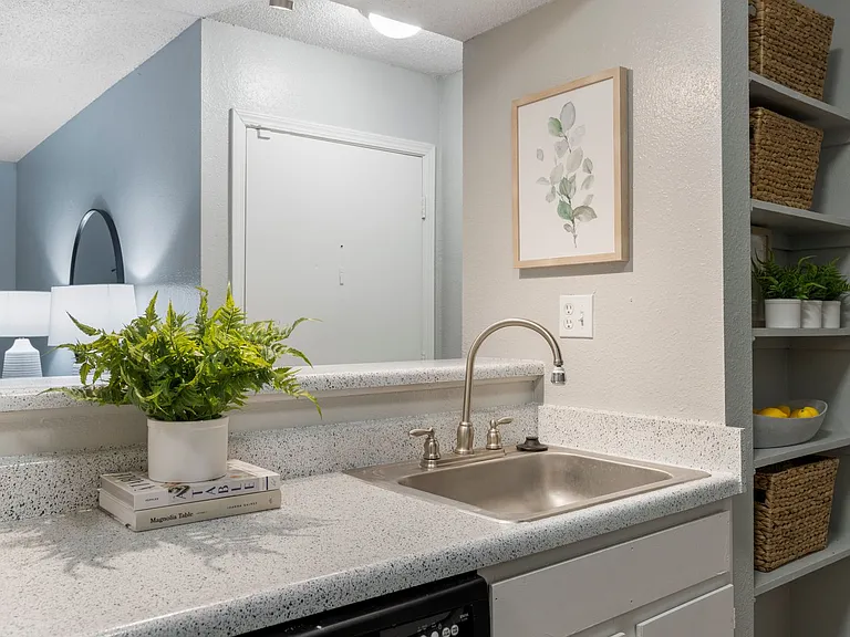 Post Oak Apartments — Photo 31
