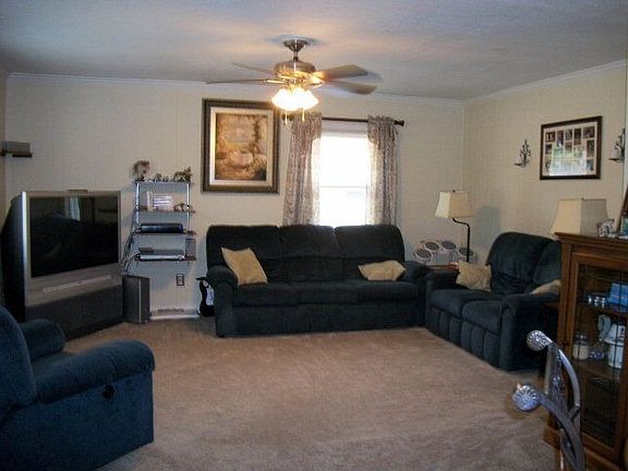 4th image of 208 E York Dr