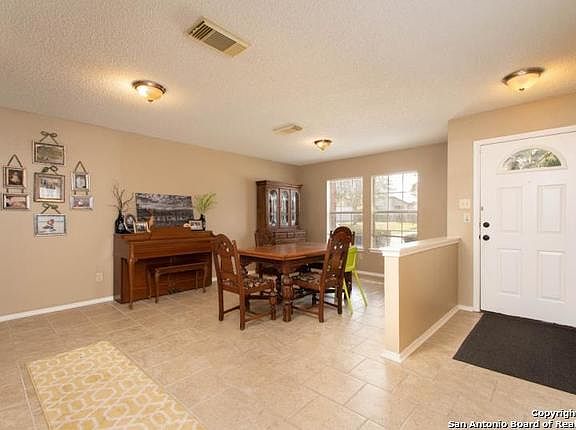 3rd image of 10559 Dugas Dr