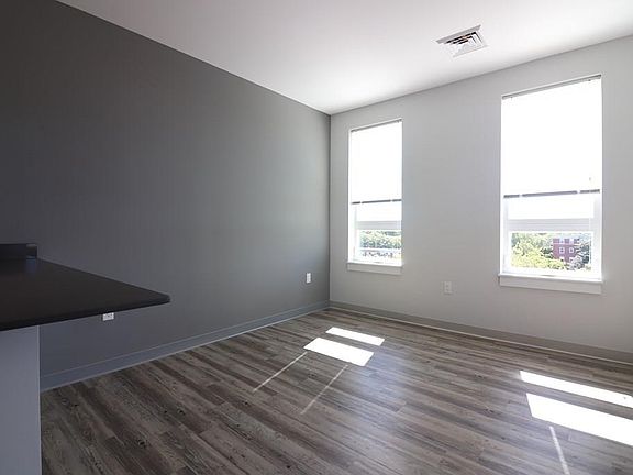 5th image of 161 Washington St #1505