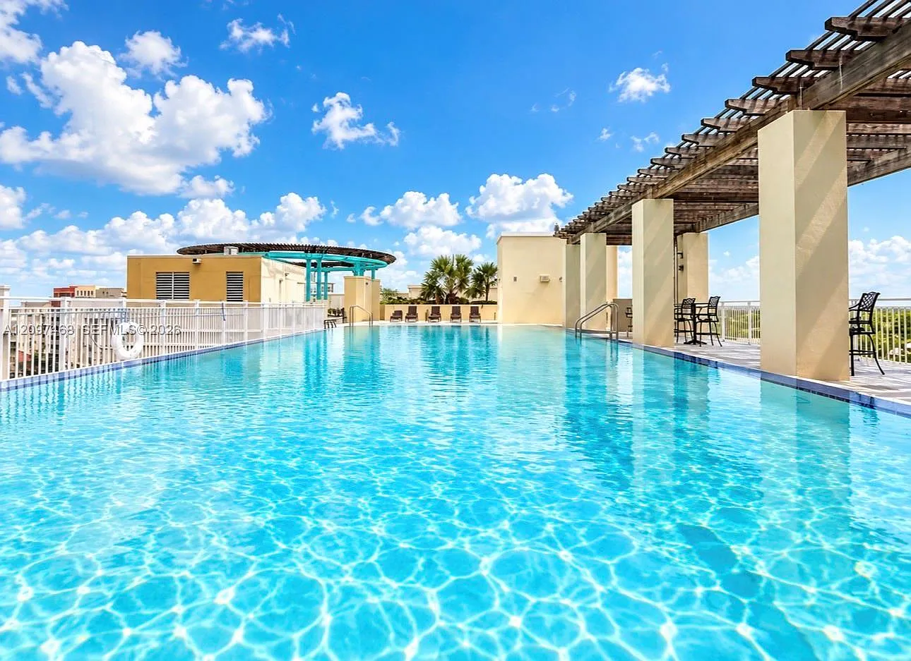Downtown Dadeland Condo N — Photo 1