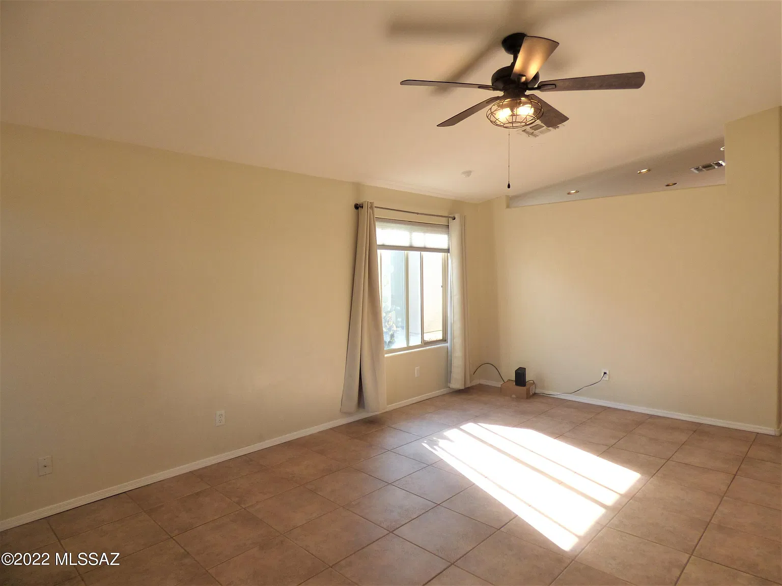 3 bed, 2.0 bath, 1633 sqft, $1,800 — Photo 4