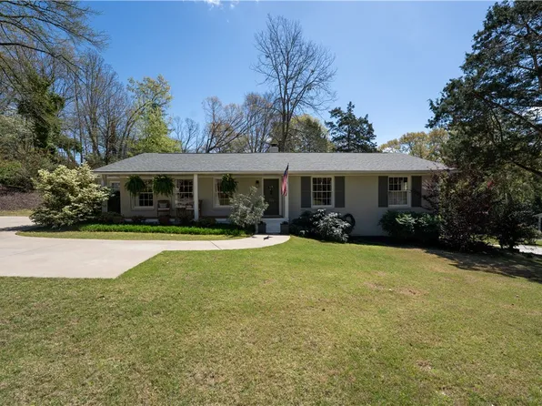 102 Robin St, Clemson, SC 29631