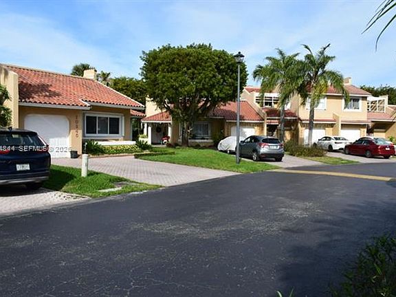3rd image of 10255 NW 51st Ln #Townhouse 10255