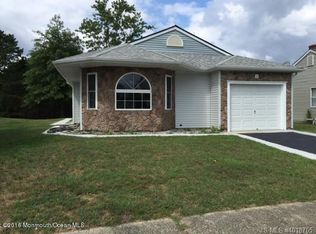 11 Stockport Dr, Toms River, NJ 08757